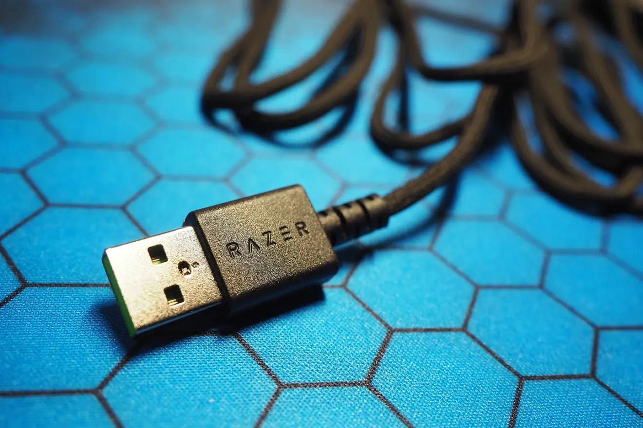 雷蛇毒蝰终极版无线鼠标评测,雷蛇毒蝰mini游戏鼠标评测