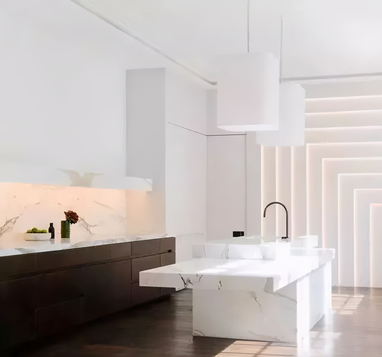 橱柜台面用大理石好还是石英石好,橱柜大理石台面宽度标准