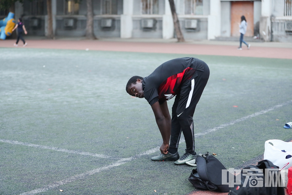 这位来自非洲的“吕布”如今成了“中国通”