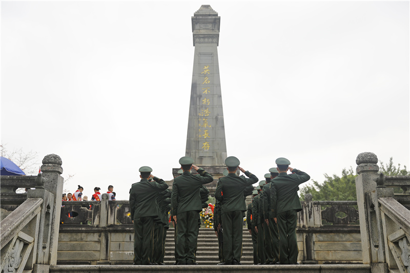 走进烈士陵园缅怀先烈活动,烈士陵园缅怀活动