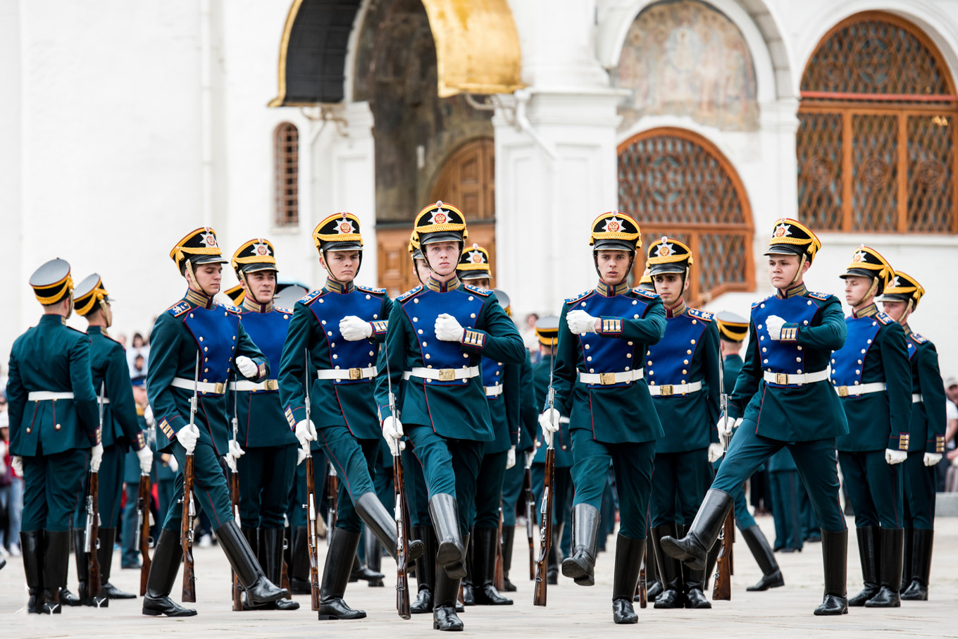 今天想帮我们的好邻居“战斗民族”俄罗斯，也上一次热搜