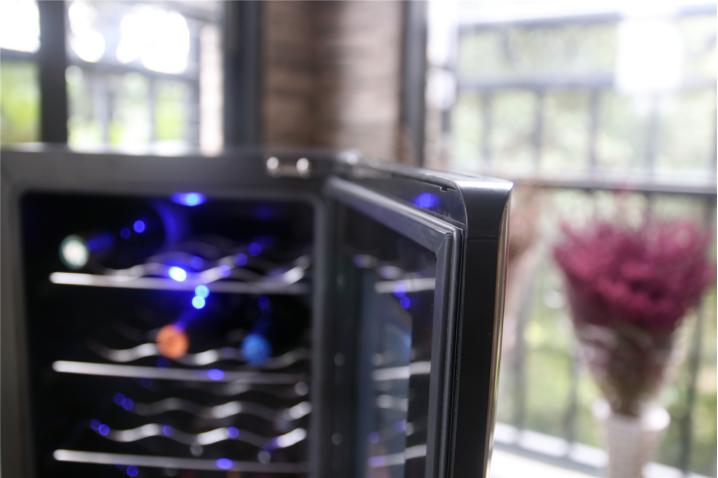 维诺卡夫cwc168a恒温酒柜,不锈钢定制酒柜维诺卡夫