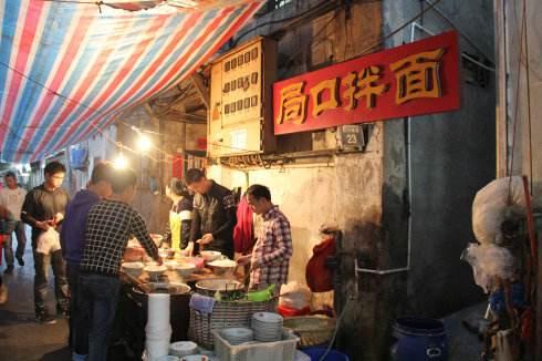 来中山路,别再吃轰炸鱿鱼月亮虾饼了!厦门最地道的小吃藏这里!