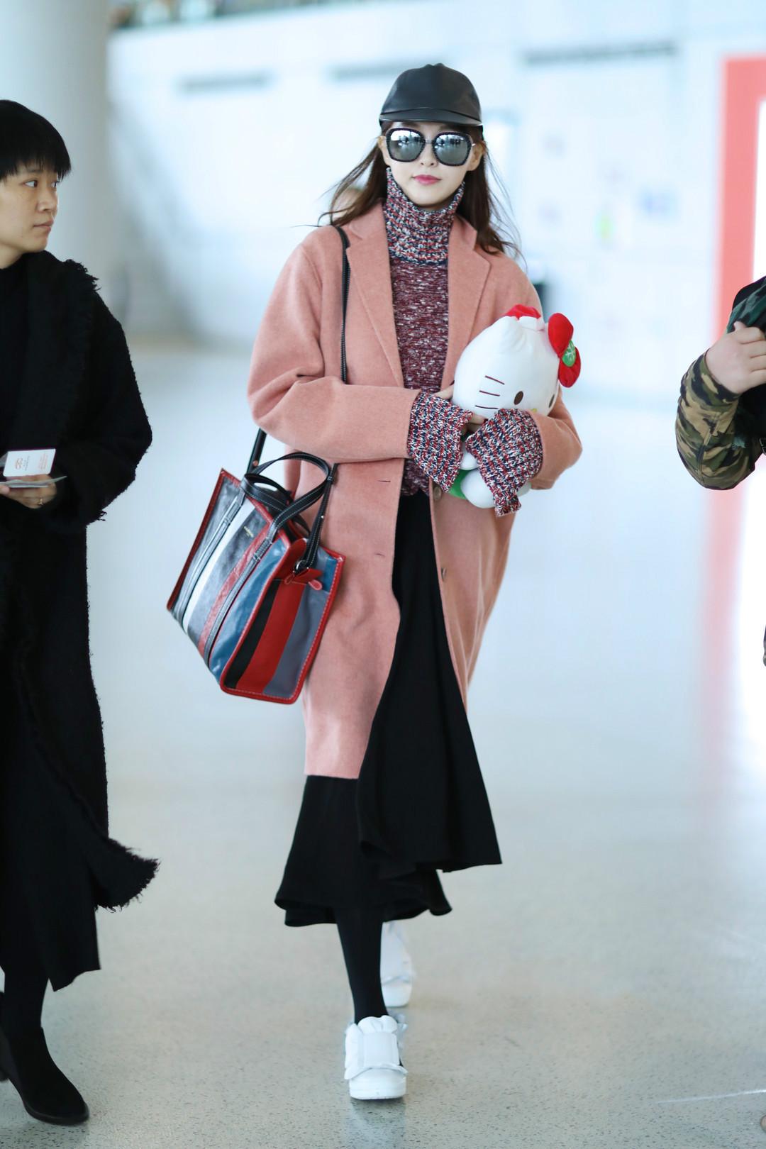 唐嫣罗晋红毯穿搭,唐嫣罗晋机场穿搭情侣款满满cp感