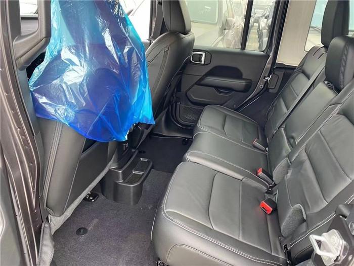 吉普越野车牧马人和自由行,jeep牧马人2024撒哈拉真实图片