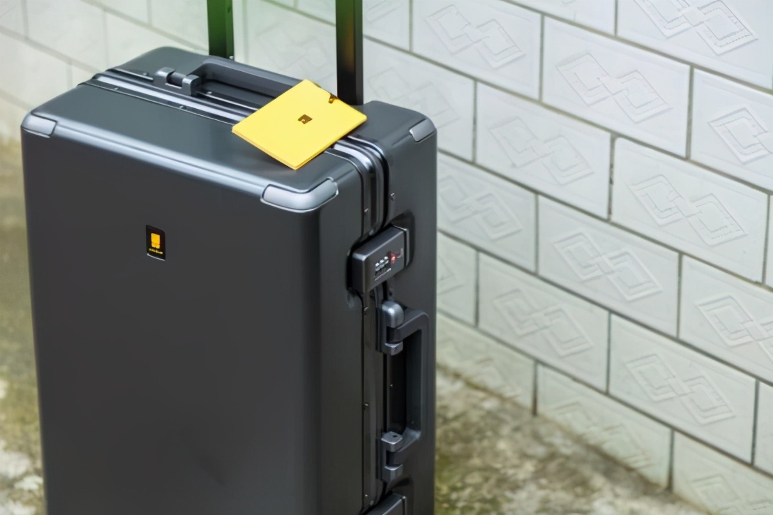 20寸登机箱地平线8号,最好的行李箱品牌推荐地平线8号