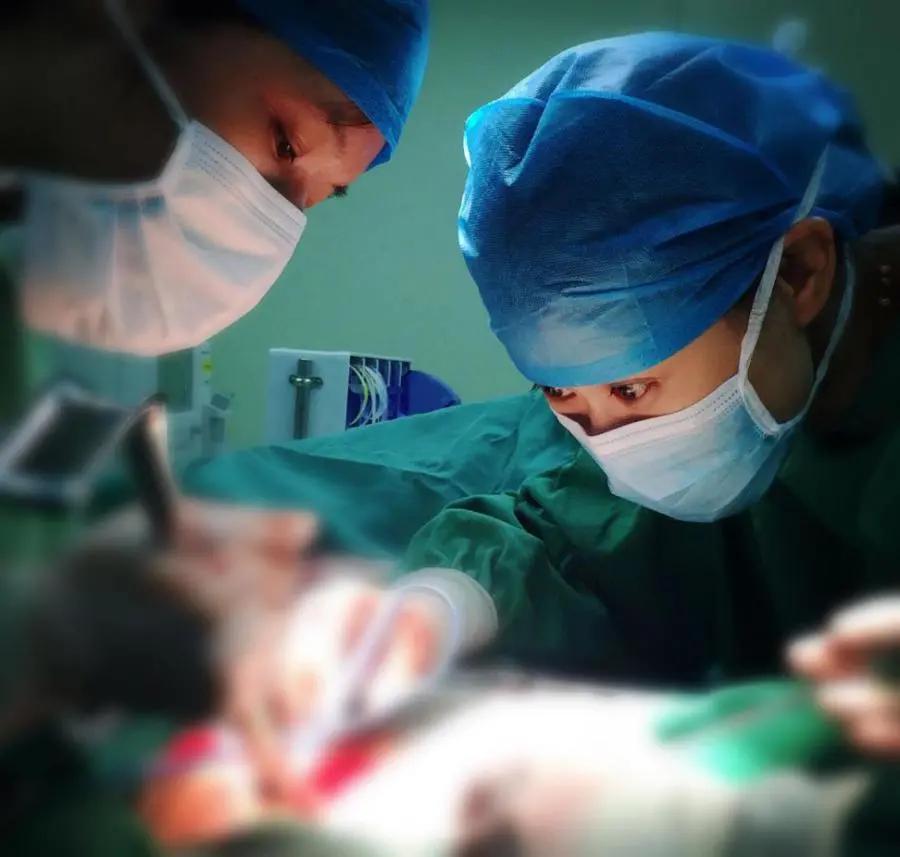 一个月有25天都在来月经,月经期的预警症状