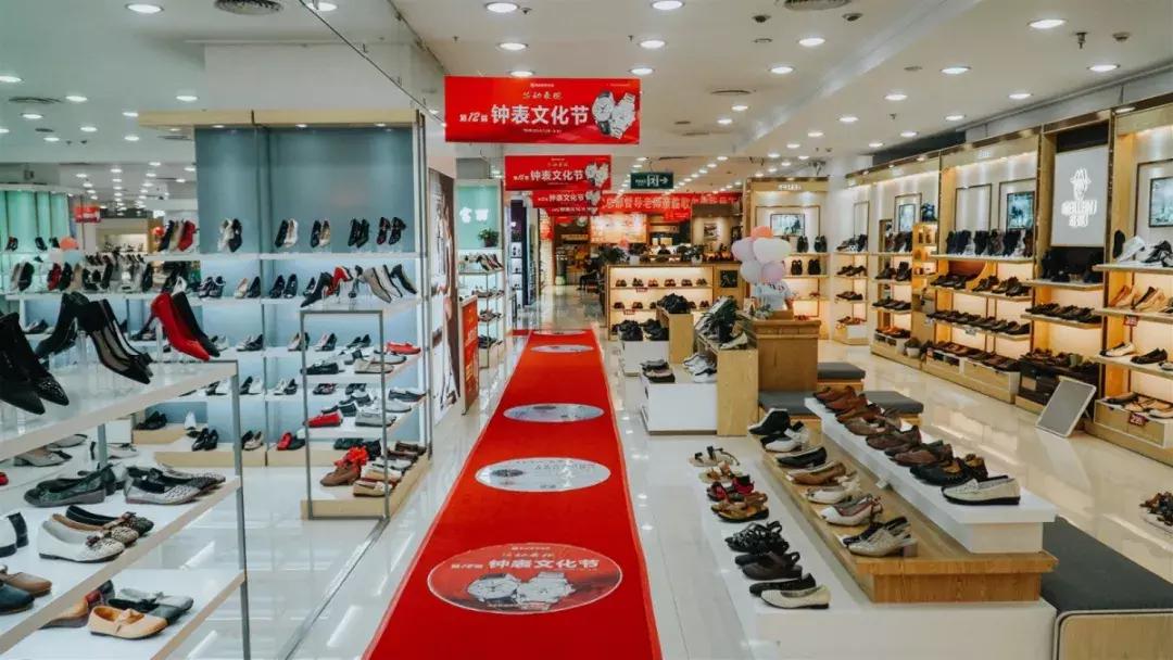 准大学生们！请收下来自郑州百货大楼的开学大礼包