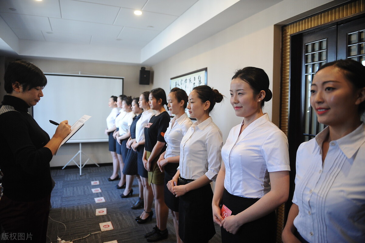 空姐的工资为什么那么高,空姐的工资你知道多少吗