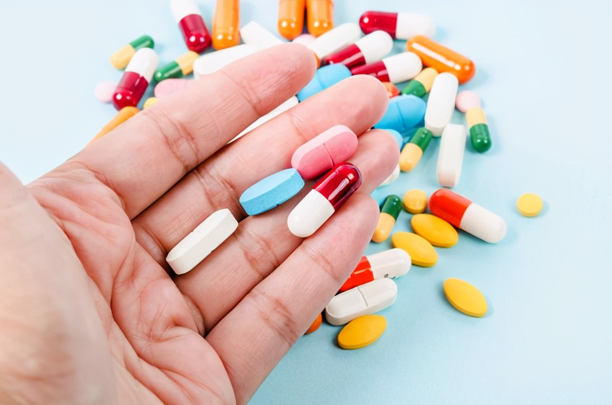 痛风关节红肿疼痛到底该怎么办呢,痛风发作关节红肿在家用什么偏方