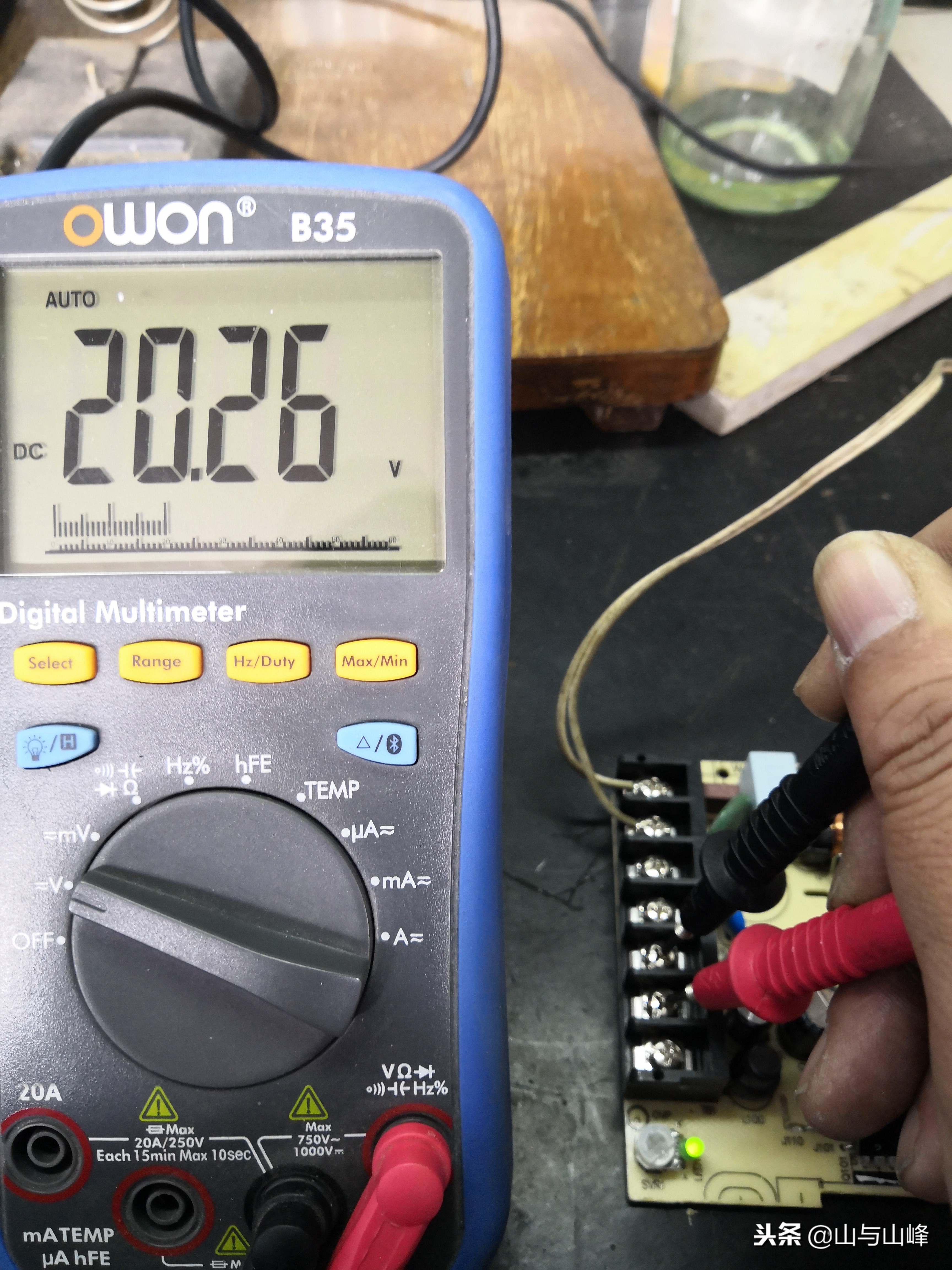 明纬开关电源750瓦24v怎么调电压,明纬开关电源如何调输出电压