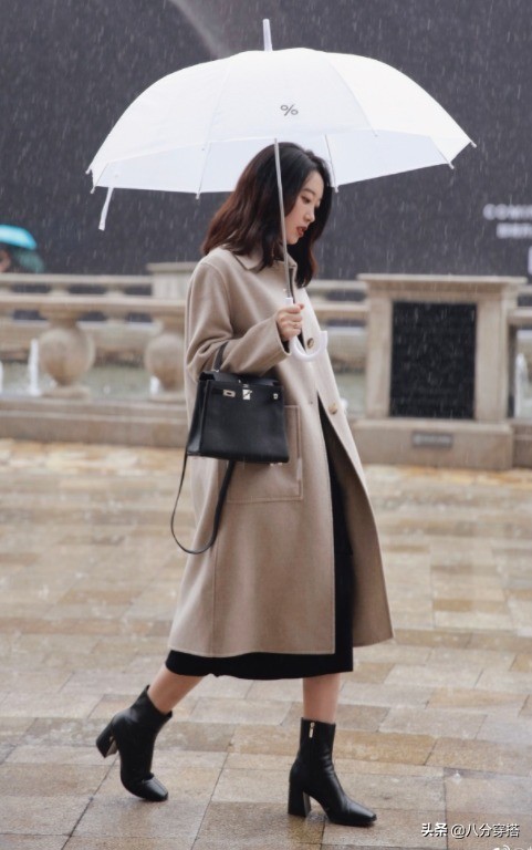 秋冬配大衣短靴推荐,冬季呢子大衣配什么材质短靴好看