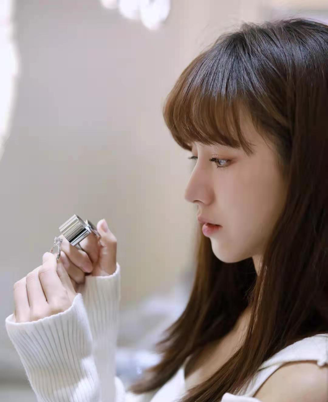 结婚戒指一般买金还是铂金的,买结婚戒指是选择黄金还是铂金呢