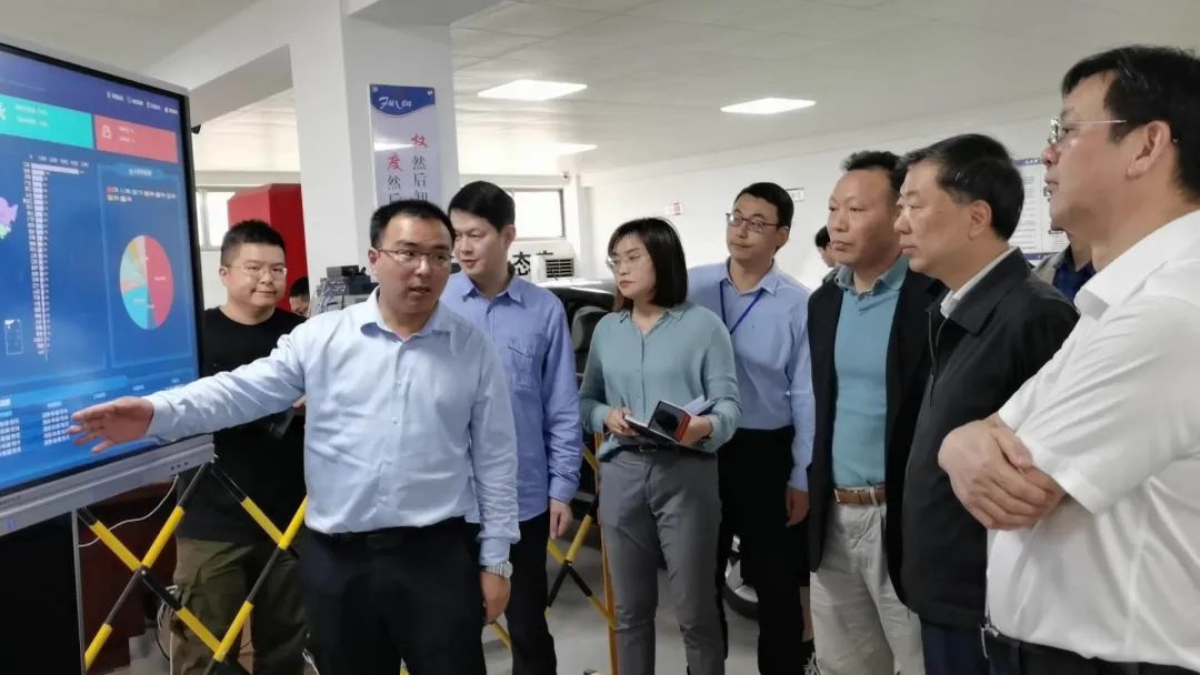 江阴市委书记许峰一行莅临富仁集团开展调研活动