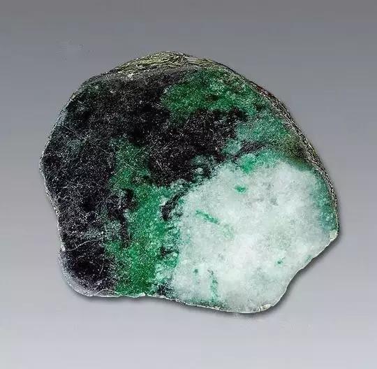 捡到这些石头不要扔真的很值钱,哪些石头价值连城千万别扔