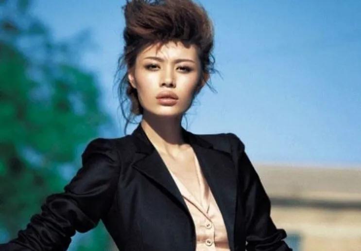 摇滚歌手窦唯王菲,汪峰和窦唯谁厉害