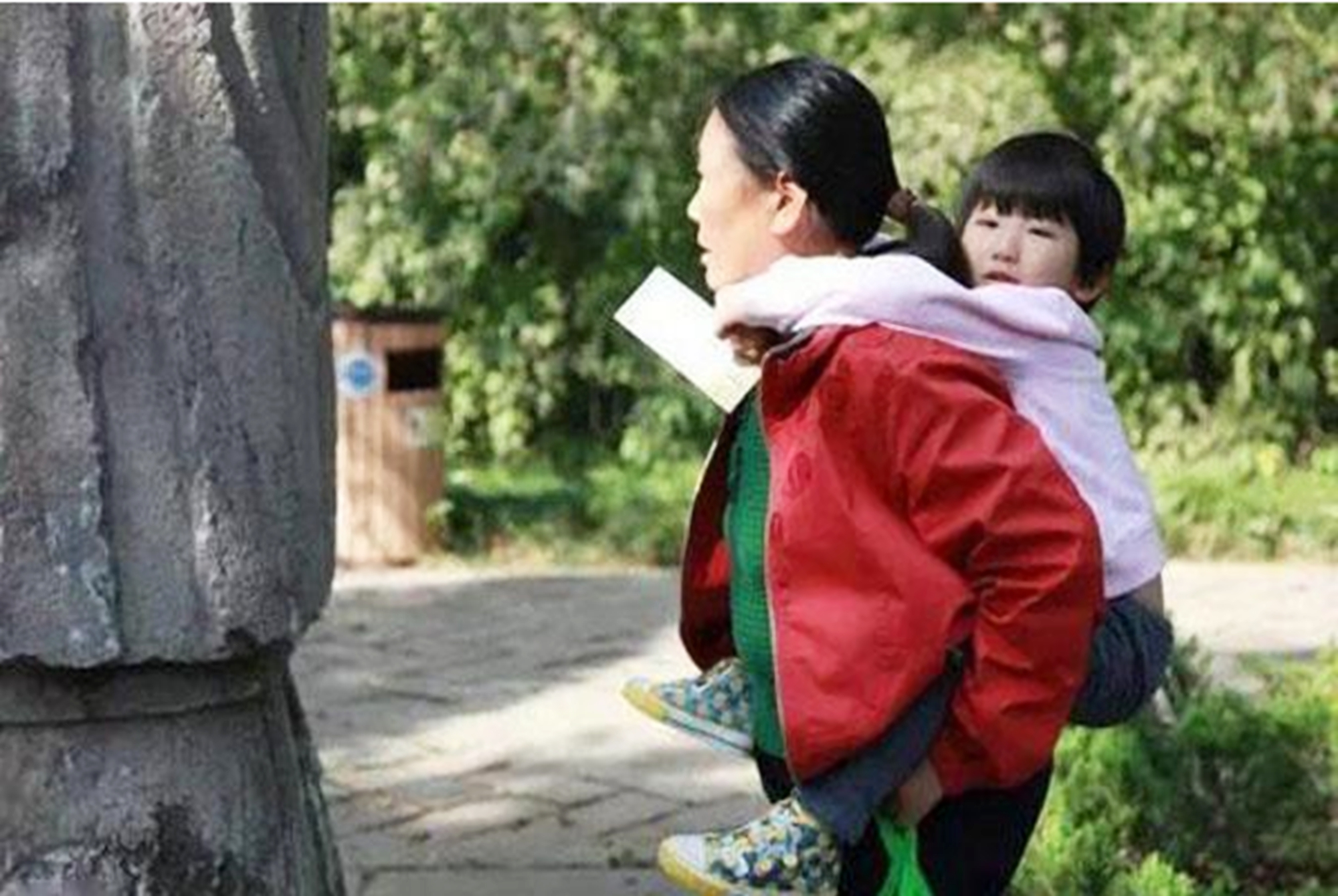 新型啃老悄然兴起家长却浑然不知,新型啃老父母以为孩子还很孝顺