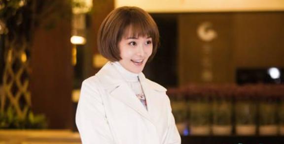 张艺谋说，她会成为“周冬雨的接班人”