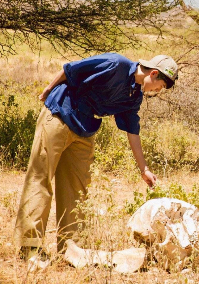 刘昊然这双“非洲鞋”，比脏脏鞋更丑更脏，穿出来意外很拉风！