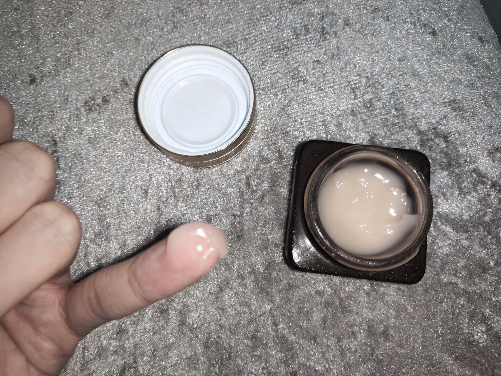 雅诗兰黛熬夜眼霜和发光眼霜,雅诗兰黛哪款眼霜能淡化黑眼圈