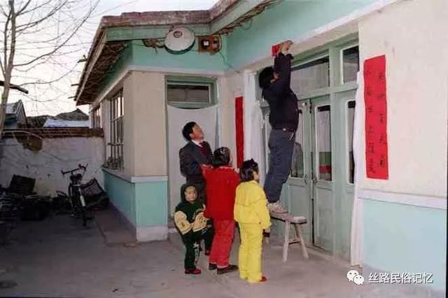 巴里坤：花馍锅盔黑走马，腰鼓声声响震天