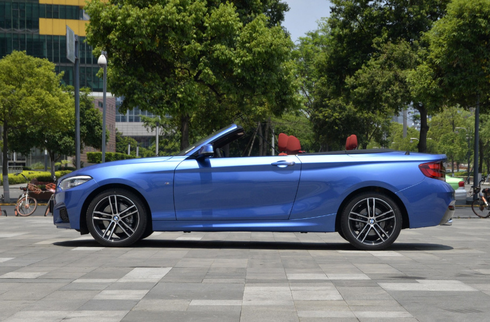 最新款宝马四座硬顶敞篷跑车,最新款宝马四座敞篷跑车