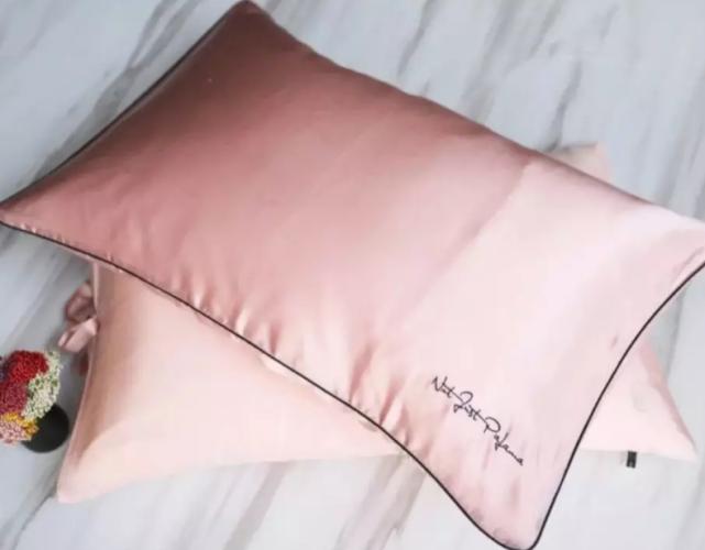 如何挑选真正的真丝睡衣,必买的几款睡衣