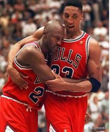 巴克利谈皮蓬事件,皮蓬炮轰乔丹巴克利怎么看