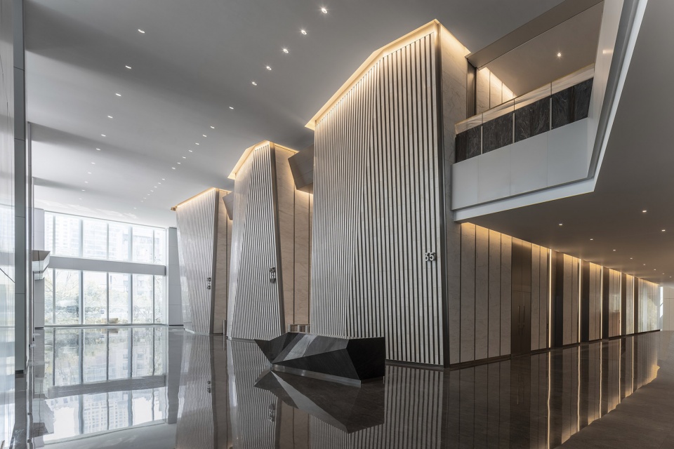 350米高的恒隆广场，昆明第一高楼，提供崭新都市生活体验