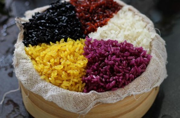 壮族三月三独有的仪式感壮乡风情,向外国人介绍广西壮族三月三民俗