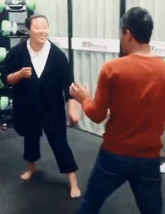 39张搞笑车祸动图,交通事故搞笑gif动图