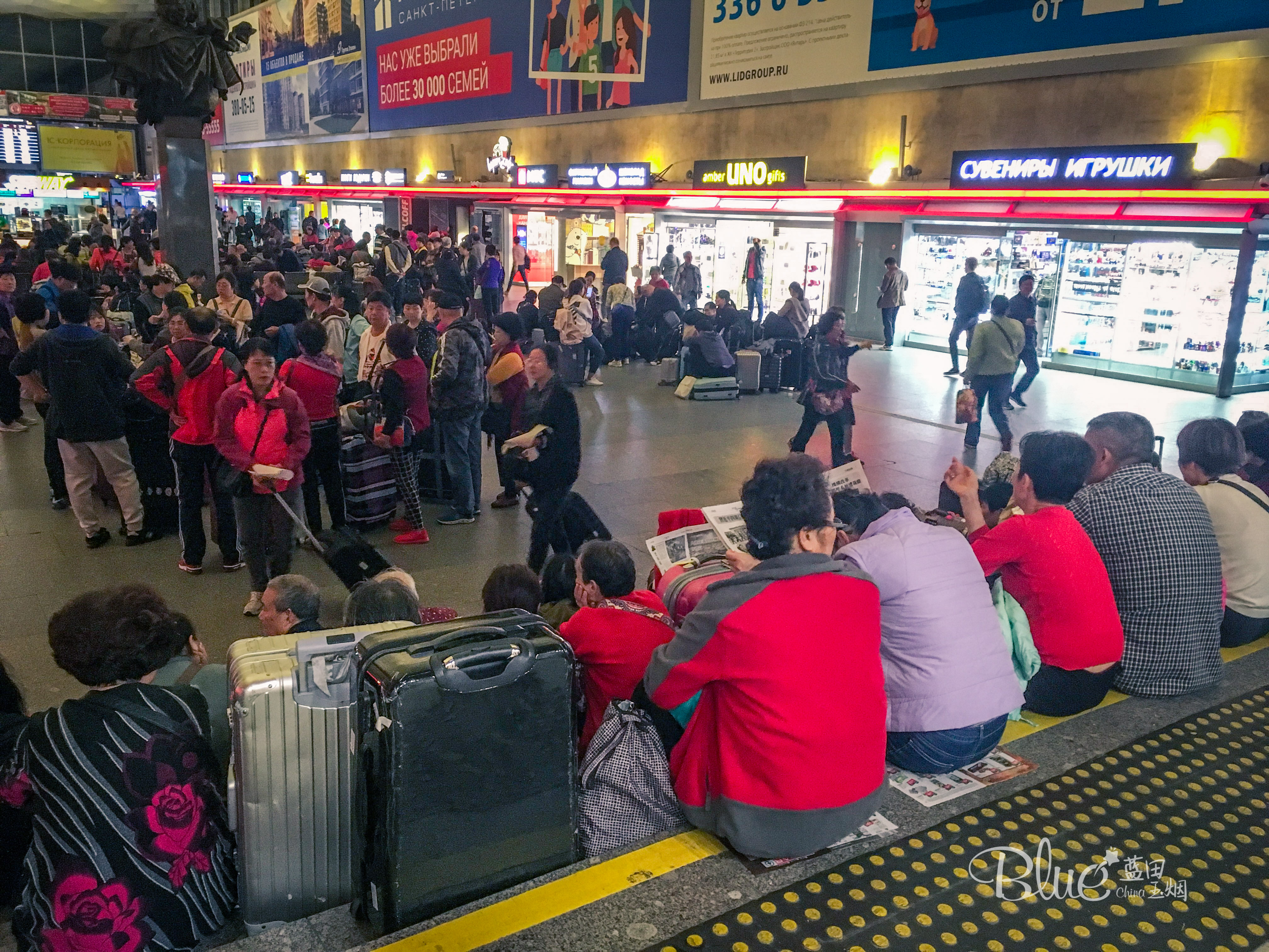 中国游客上俄罗斯火车，需交50卢布给俄罗斯列车员，原因是什么？