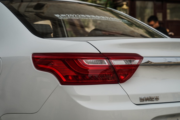 酷威熏黑车标,吉利远景18款车头