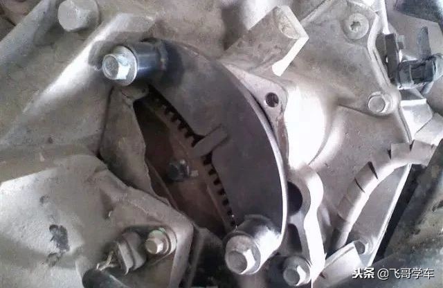 发动机正时皮带的更换步骤,车主自己换正时皮带