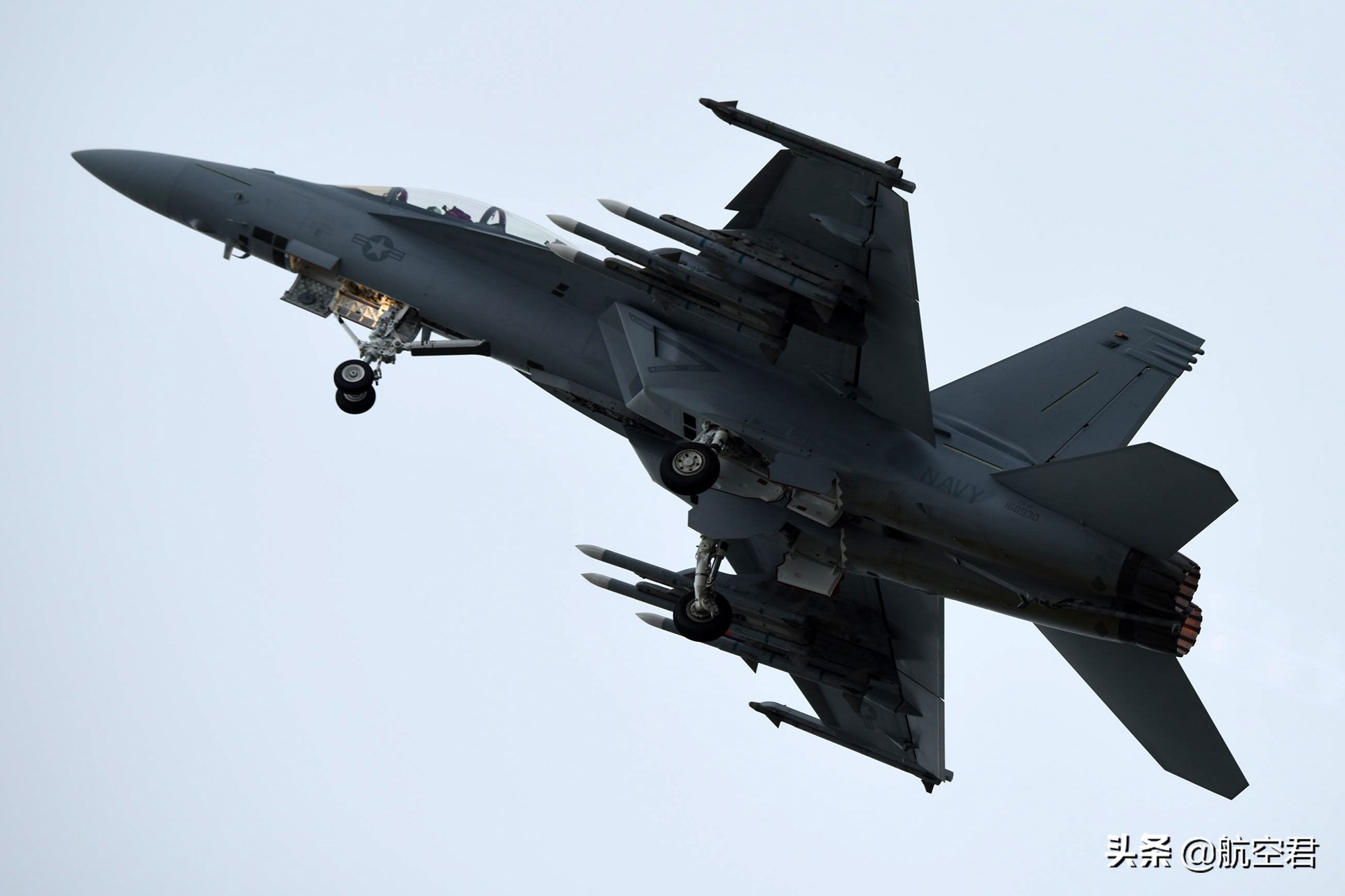 先进中程空对空导弹,空中武士鹞式战斗机