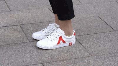 帆布鞋你只认匡威？那是你还没遇见它，89元的人本让你颠覆认知