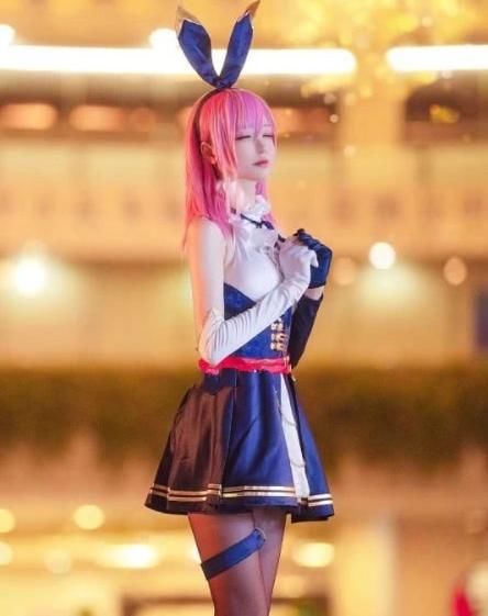 15岁萝莉cos黑太子，换上了“山竹袜”，“仙鹤腿”成绝色