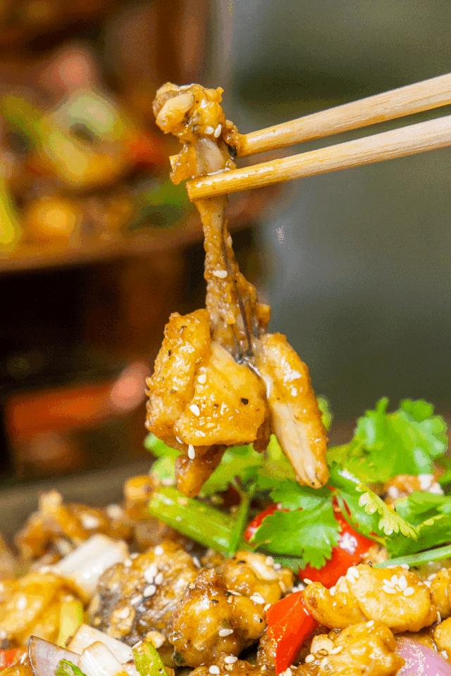 火爆襄阳的3层“壕锅”来袭！还有360°满到爆的龙虾牛蛙双子塔！