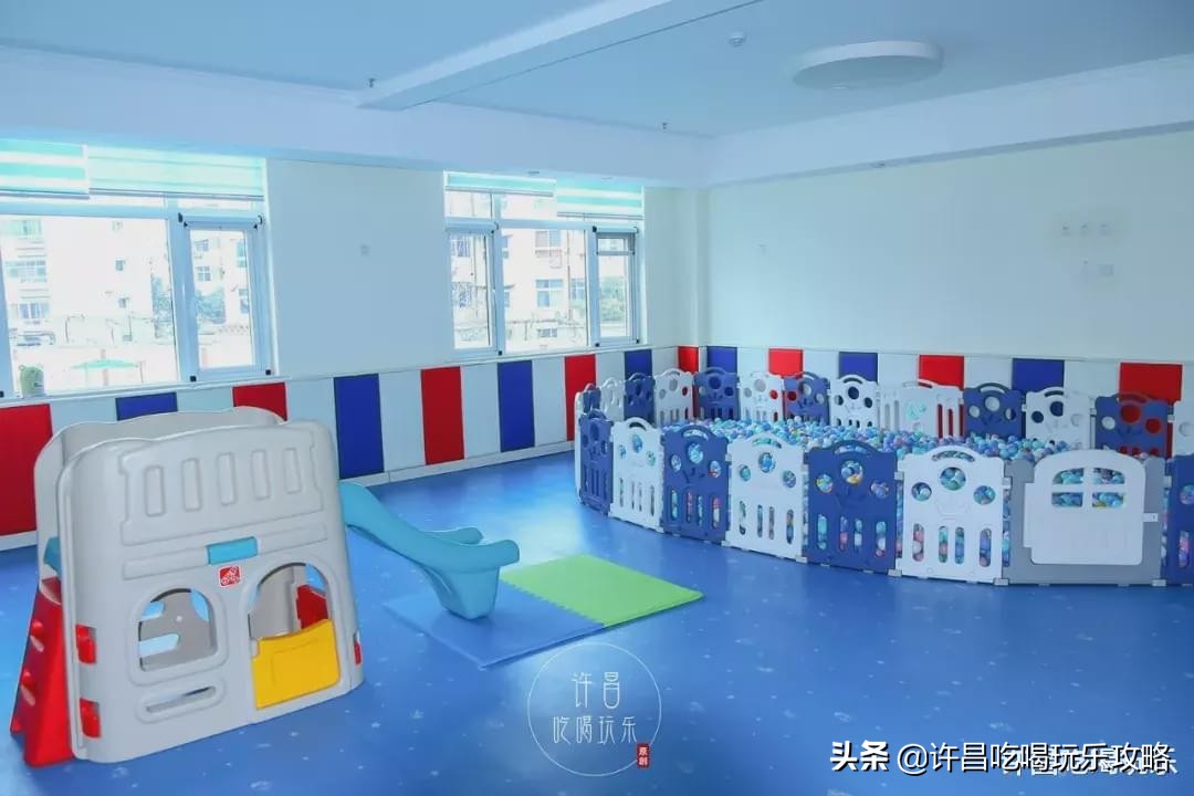 高尔夫球场、外教老师、恒温游泳池，这是什么神仙幼儿园？