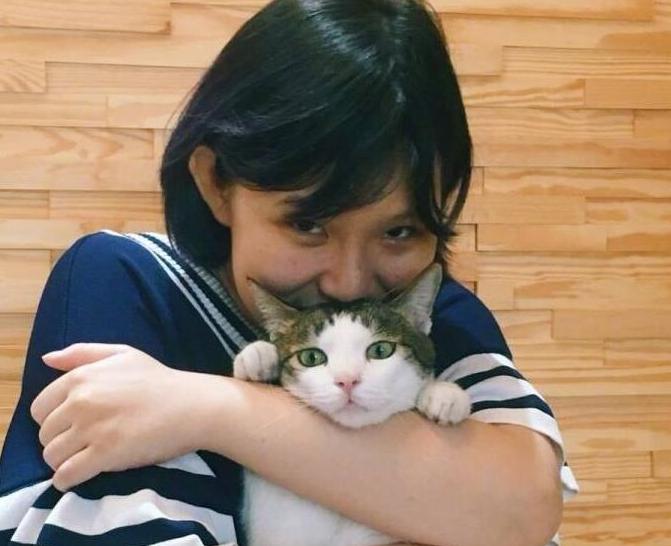 谢依霖二胎自己动手剪脐带,谢依霖顺产分享