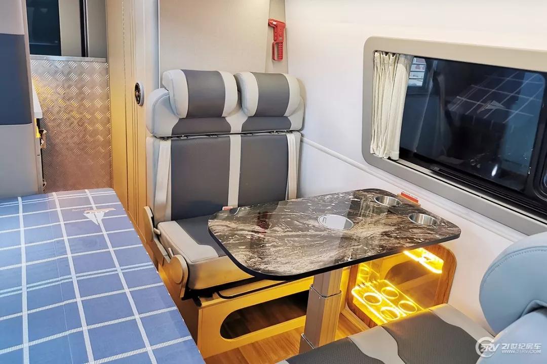 最新款大通v80b型房车,大通原厂2018款rv80b型短轴房车