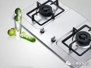 嵌入式燃气灶能当台式用吗,燃气灶选择嵌入式还是台面式