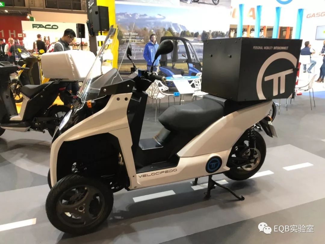 「米兰展独家」弯的电池？可当作充电宝的电池？外国人真会玩！