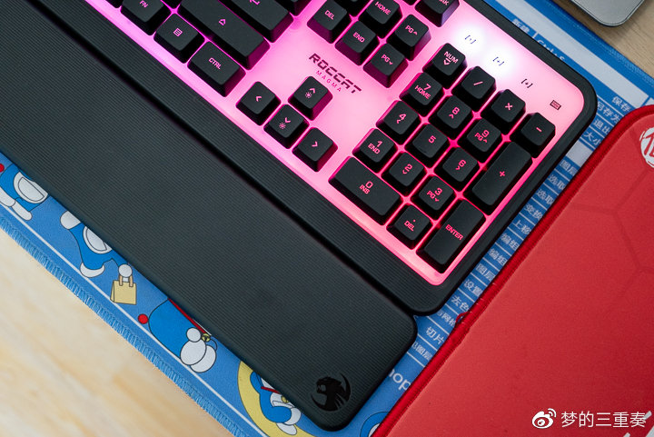 打游戏灯光炫酷的键盘,怎么才能有自己的炫酷桌面