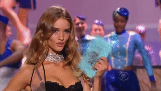 好莱坞美艳超模迎来二胎！与大20岁硬汉老公谱写神仙爱情