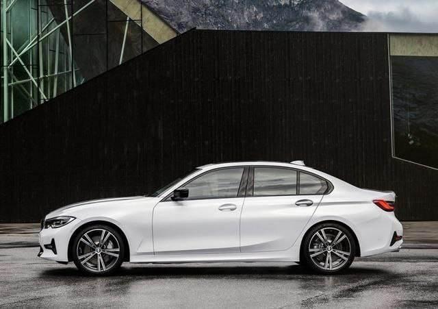 马自达6和宝马3系,新款宝马三系被撞图片