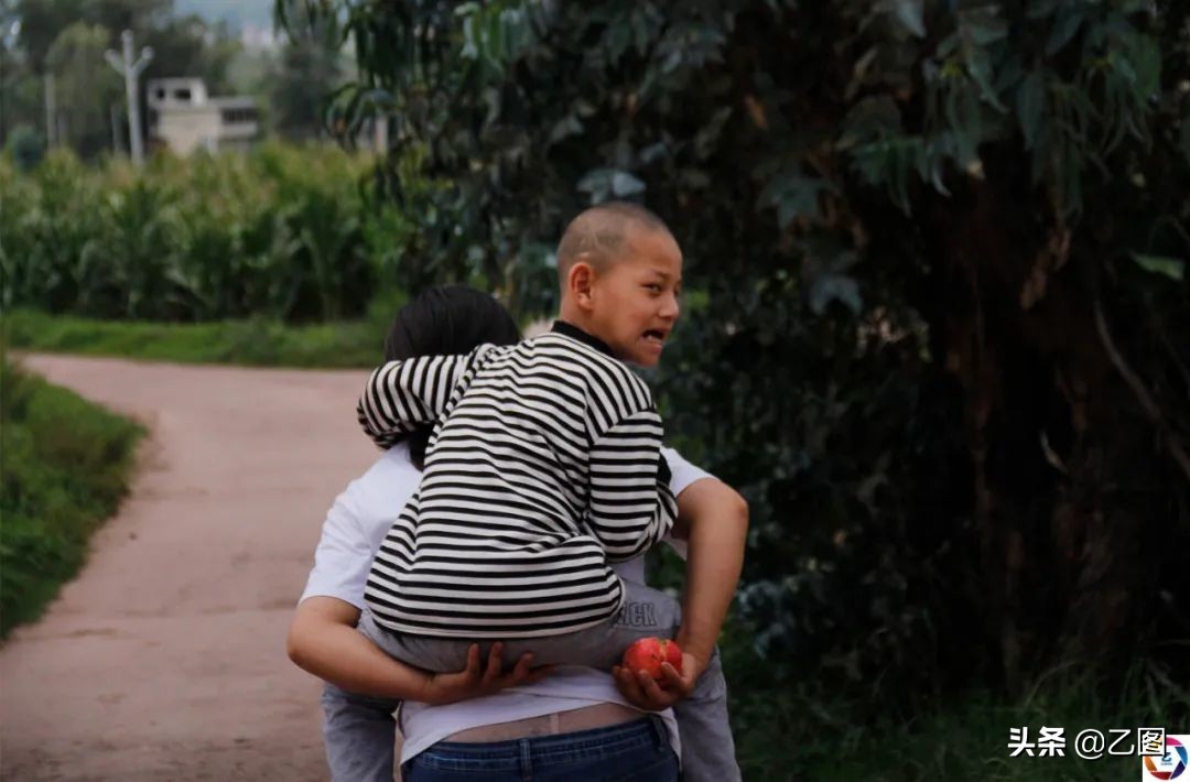 女子不孕却突然生了孩子,女子4次试管婴儿终怀孕