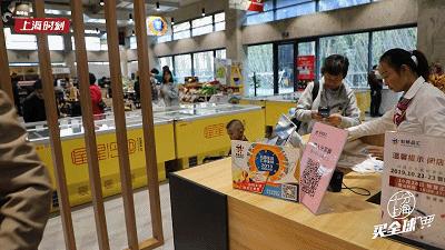 十分上海·买全球①|进博展品天天见！来虹桥品汇的第一天：市民笑了，代购哭了