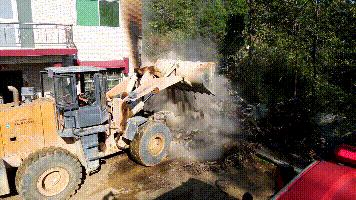 厨房油锅起火正确的处理方法是,油锅起火不用慌轻松应对厨房危机