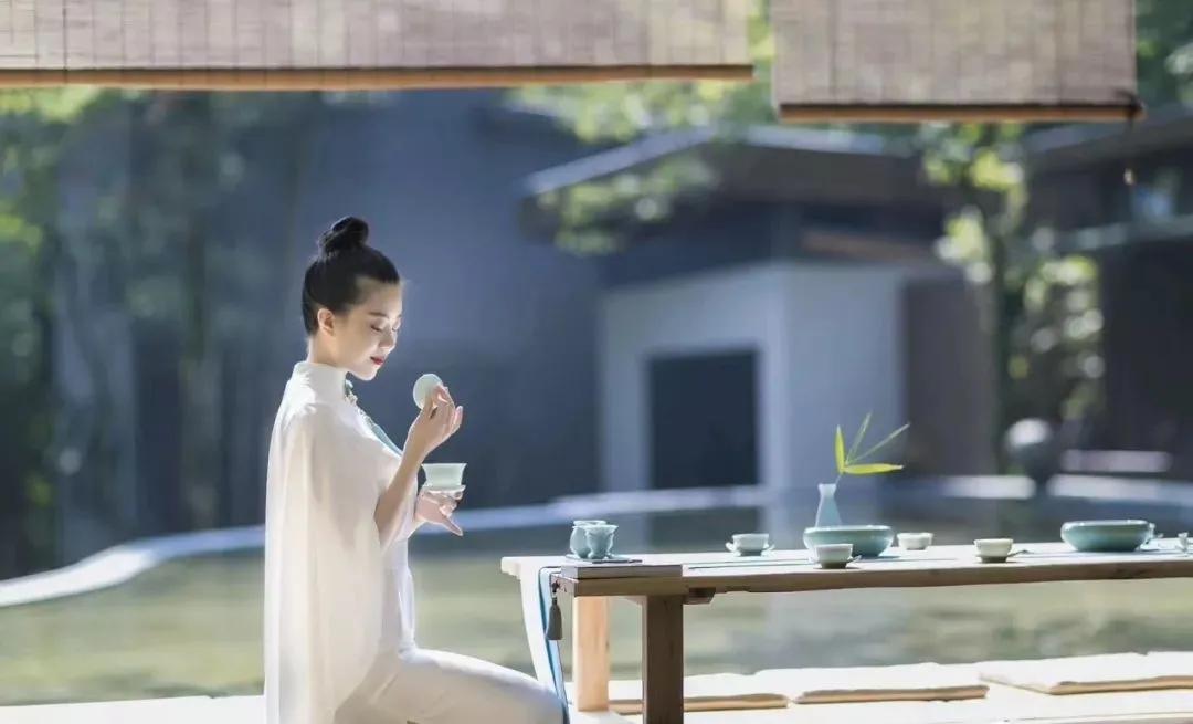 森林秘境的温泉,森林里野奢温泉度假酒店下午茶